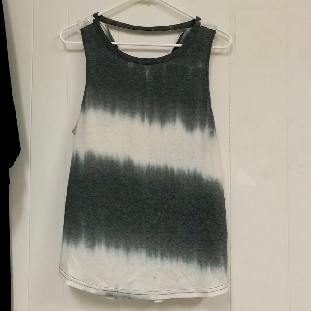 XL Blue & White tie die tank.